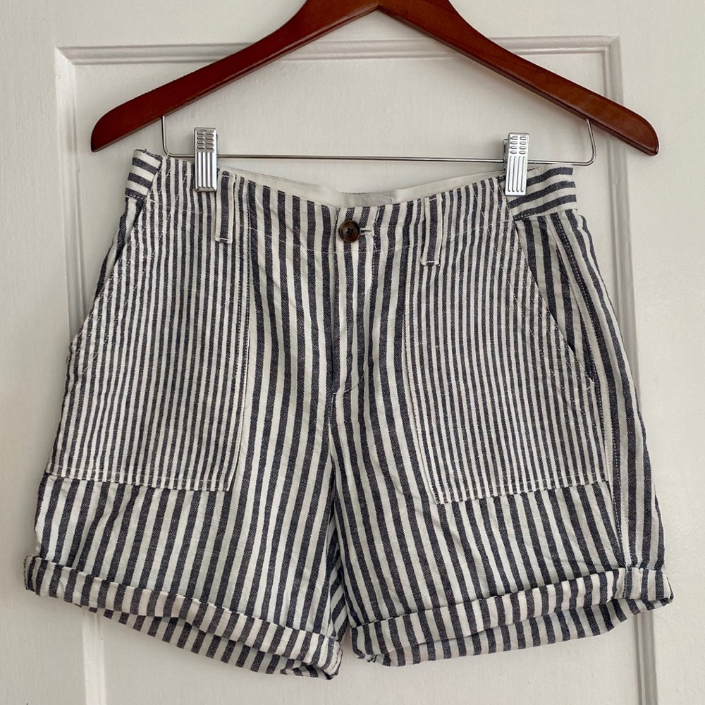 GAP Girlfriend Striped Chino Linen/Cotton Short